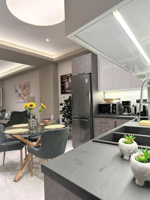 Menda Suite Heraklion Exteriör bild